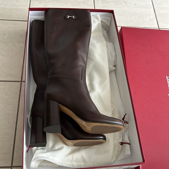 Brand new original Salvatore Ferragamo heeled boots 8,5cm, size 8 run big - Picture 5 of 6